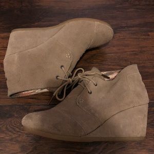 Toms Desert wedge taupe booties
